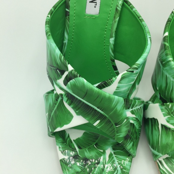 🎊HP🎉UNIQUE GREEN LEAF PRINT HEELS - Picture 5 of 8